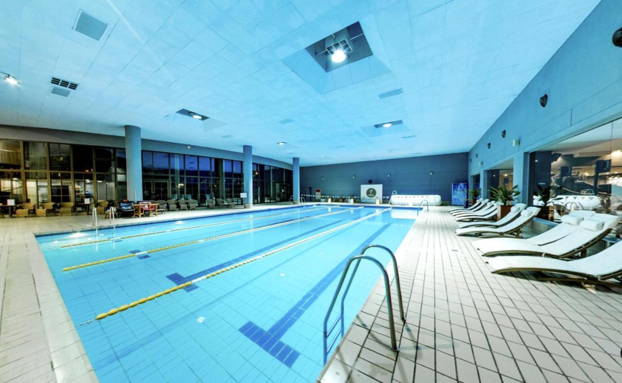 Hotel Marinela Sofia Esterno foto The swimming pool at the hotel